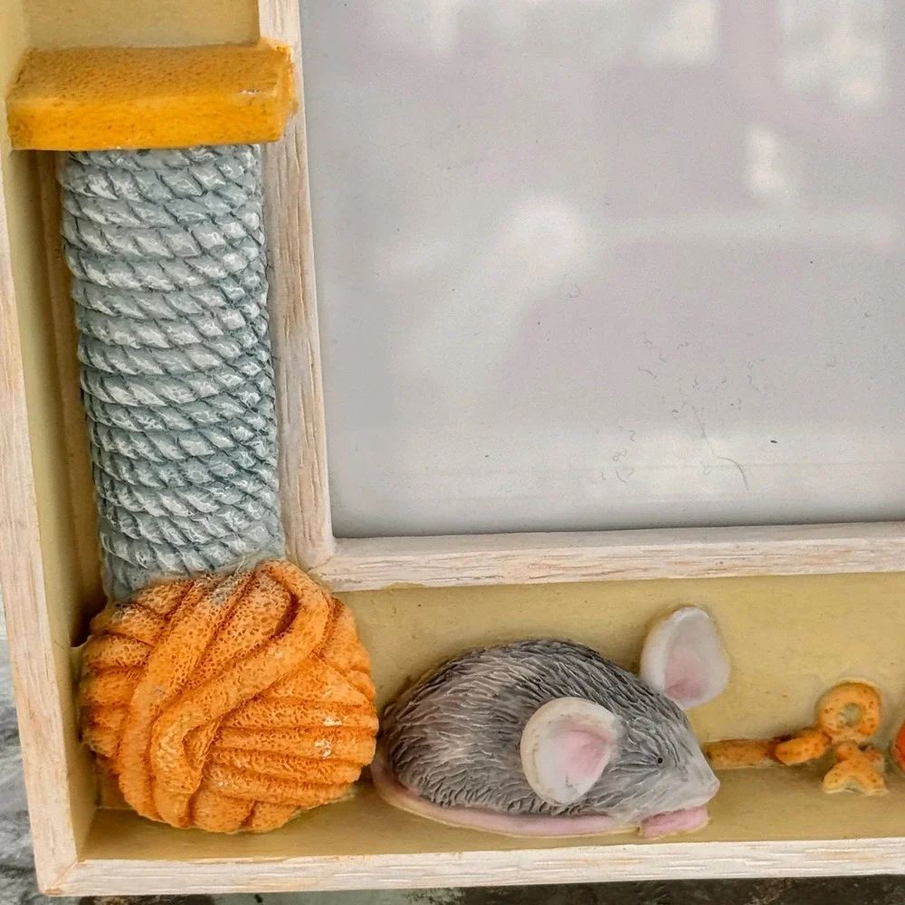 VTG 3D Cute Cat Paw‎ Print Mouse Yarn Picture 3x5  Frame Whimsical Decor